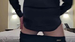 杰克在传教士和后入式中猛干阿丽亚娜湿润的阴道，双腿大开 😍