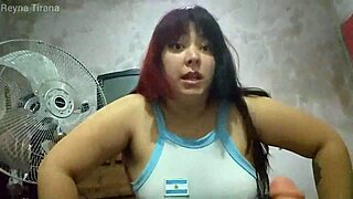 pero que pajero inmundo que sos bue veni la tia te ayuda con ese micropene y te doy instrucciones para pajearte con mi gran culo argentino femdom