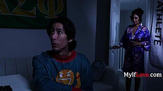 Latina Twerks Intensely.