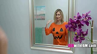 Curvy milf Melanie Hicks feels so aroused playing with a big vibrator in this homemade scene.