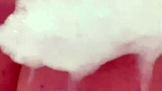 饥渴英国骚货淋浴挑逗