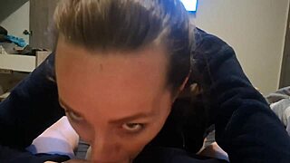 Girl swallowed a delicious cock before the guy came with cum to swallow