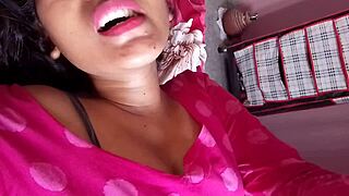 indian desi bhabhi flaunts assets to bf, wow!