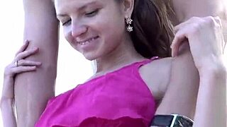 户外公共操逼瘦金发妹玩疯了