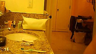 Hey, caught this mature milf on hidden cam!