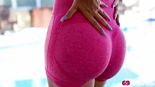 Stunning Fitness Babe Sandy Licks Pussy Deep