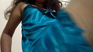 hot bhabhi shows her huge ass and pussy