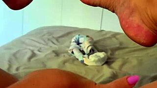 Hey, why’s this esposa safada masturbating before work?