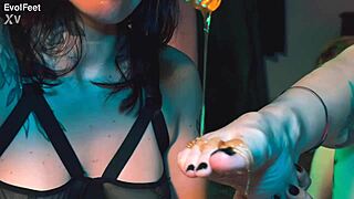 i love how they kiss my feet covered with honey so passionately