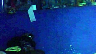 despu�s de la fiesta me escap� de casa para irme a follar al vecino