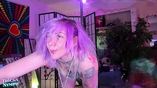 Sexy milf fingering and pole dancing 😍