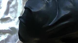 I discover my stepdaughter masturbating with a sex toy 😳