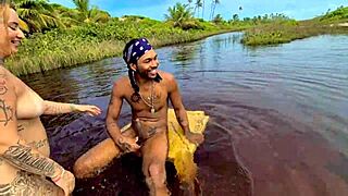 casal aventureiro flagrado fazendo sexo selvagem no mangue