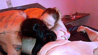 Capitão Pica Deliciando Com Boquete Das Gostosas Na Casa De Swing