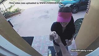 pizza delivery guy gets a blowjob for money