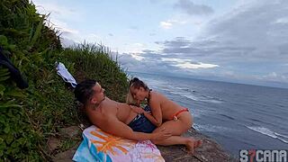 transei com uma loira gostosa que conheci na praia