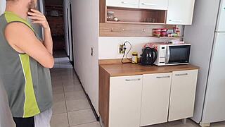 Sexo arriscado com melhor amigo do corno