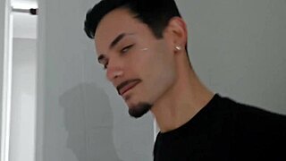 Fomos pegos no flagra pelo amigo do meu marido