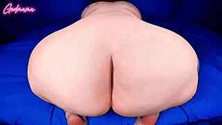 Fat Booty Mama Shakes and Spreads for Wild Pussy Farts