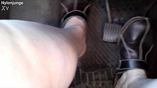 Zeraphine73's sexy feet in the car