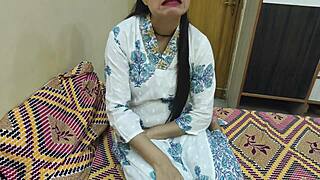 继母与继子说脏话和操，年轻18+继母准备操。