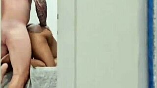 Fomos pegos no flagra pelo amigo do meu marido