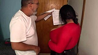 Wow, That Latina Slut In The Bath!