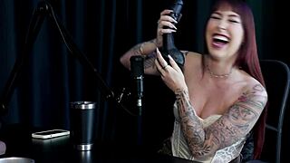 Safada demonstrates blowjob and shows shaved pussy twerking, displaying tits