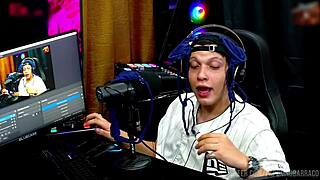 I, Bi Mejia, put my tits out and asked Ruan to squeeze them good, I got all wet and moaning horny - pupum in the barraco