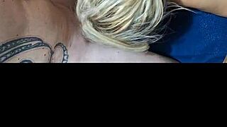 comprei uma cama king e inaugurei com minha amiga blonde, levamos gozada na boca do marido