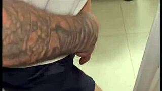 pegação no banheiro da academia 😈