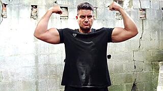 I'm Yuri, a horny bodybuilder. Showing off my huge cock and cumming hard.