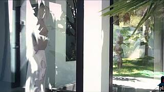 Housewife milf blonde has outdoor sex with gardener. 🌳