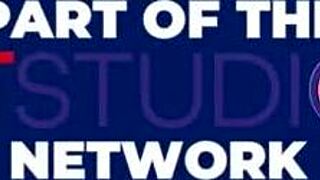 Brit Teen Intensely Masturbates In The Shower