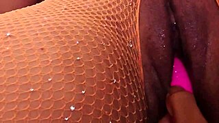 stepdaughter and stepmother try lesbian sex for the first time at home