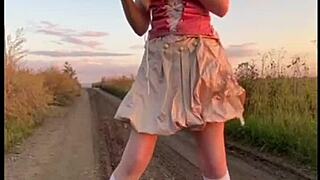 Elza Kom Performs Captivating Dance