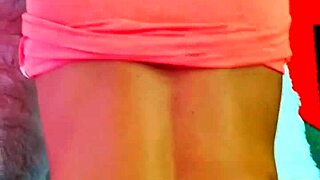 这些18岁女学生在卧室里和同学出轨吗？