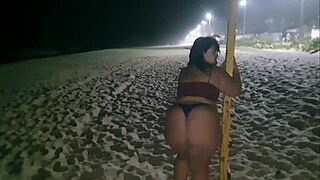 Encontrei uma bbw enquanto estava de pau duro tive que levar ela pra um lugar vazio pra me mamar e me mostrar o cuzinho