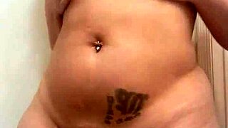 queenjuiccy shows off her big ass like wow