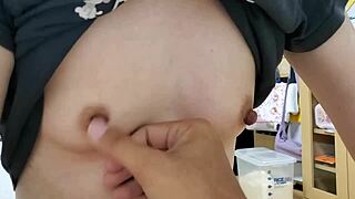 Handjob leads to hardcore fucking and cumshot on shaved pussy in homemade Japanese action!