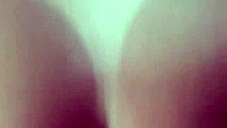 com plug no cuzinho ninfetinha loirinha seduz o melhor amigo do seu esposo e pede pra ele foder sua buceta e depois o cuzinho até encher ele de porra