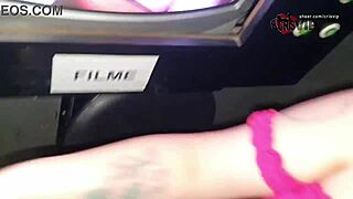 Slut chupando desconhecidos engolindo porra e beijando o corno at gloryhole with cum swallow humiliation