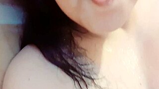 Jugando carnaval solita alguien que me acompa�e por favor quiero una buena verga