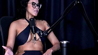 Prefer pau that makes her cum with Elisa Sanchez chatting about sucking pussy and family 😏