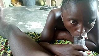 Just met a stranger at ghetto while getting smoke and ended up sucking him 😲🍆