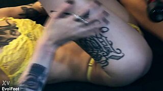 come watch me cummin with my pretty feet all tickled up