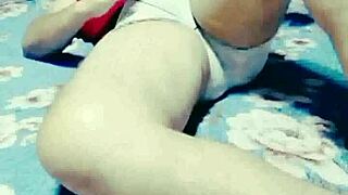 i uh, feel so crazy showin' off my sexy flashin' in this exotic massage solo