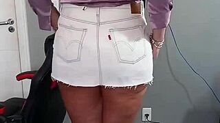 Hey, check out this super sexy vibe that's all about that effortless charm.