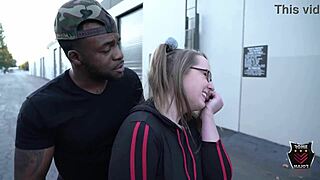 Andi Ray milks Rome Major's big black cock with blowjobs behind an alley dumpster 😈🍆💦