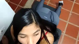 Una mamada en casa with deepthroat cumshot facial from horny girlfriend